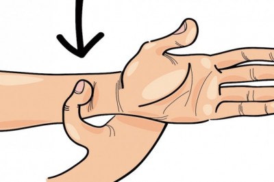Apply pressure to these points on your hand – and relieve pain in minutes
