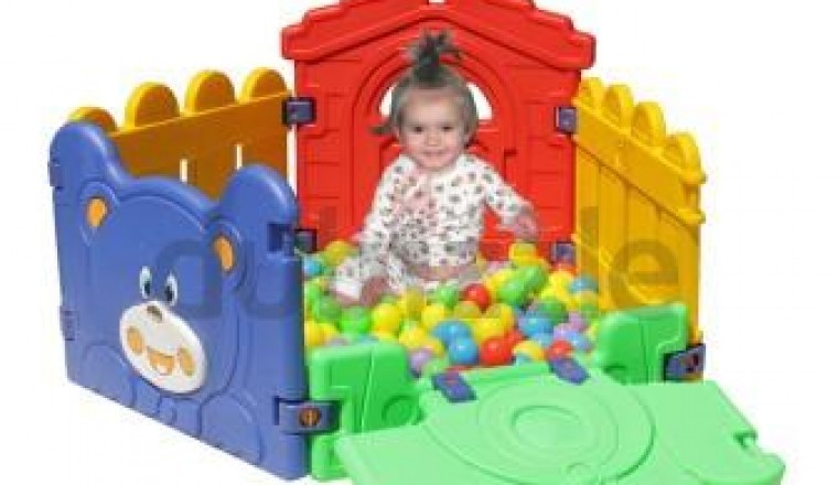 8 piece large play fence