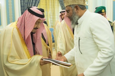 Custodian of the Two Holy Mosques Receives Guests of the National Festival of Heritage and Culture