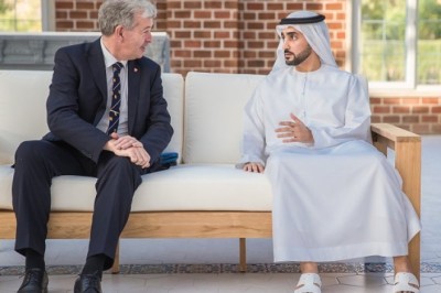 مسؤول رفيع المستوى من جيرسي بالمملكة المتحدة يزور مزرعة الرميلة في الإمارات العربية المتحدة
