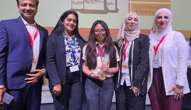 طالبة من مدرسة جيمس كامبردج إنترناشيونال الخاصة بالشارقة تحصل على جائزة لجنة التحكيم الخاصة المرموقة من فئة الطلاب المتميزين في مجالات العلوم والتكنولوجيا والهندسة والرياضيات